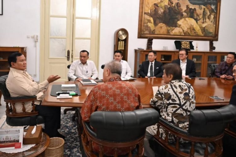 Presiden Prabowo Subianto menerima kehadiran delapan pengusaha besar di Istana Kepresidenan Jakarta, Kamis (06/03/2025). Foto: Instagram/@sekretariat.kabinet