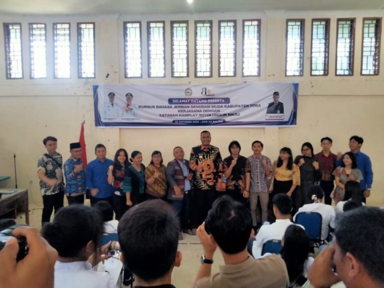 Bupati bersama Inisiator Sabaruddin Tambunan dan Tim Kamplay Botolungun Nauli