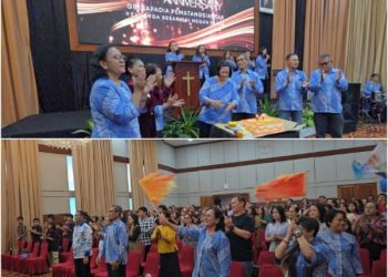 Ibu Gembala Sidang GBI Sapadia, Ny. Pdt. I Nyoman Hadi sedang memotong kue ulang tahun 13 tahun GBI Sapadia (Atas) & Jemaat sedang mengikuti acara ibadah (Bawah) (Foto: Dok. GBI Sapadia).