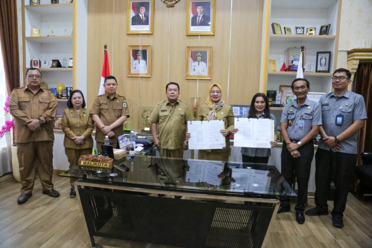 Walikota Pematangsiantar Wesly Silalahi saat bersama Kanwil Kemenkum Sumut ( Diskominfo Pematangsiantar)