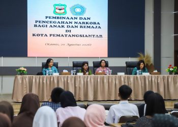 Ketua TP PKK Pematangsiantar saat gelar acara pembinaan, pencegahan Narkoba bagi anak dan remaja di Kota Pematangsiantar ( Diskominfo Pematangsiantar)