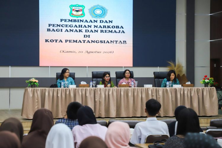 Ketua TP PKK Pematangsiantar saat gelar acara pembinaan, pencegahan Narkoba bagi anak dan remaja di Kota Pematangsiantar ( Diskominfo Pematangsiantar)