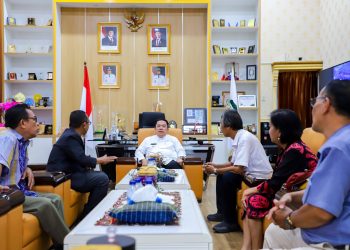 Wali Kota Pematangsiantar Wesly Silalahi saat menerima kedatangan panitia Sudirman Cup dan Pesta Olob-Olob ( Diskominfo Pematangsiantar)