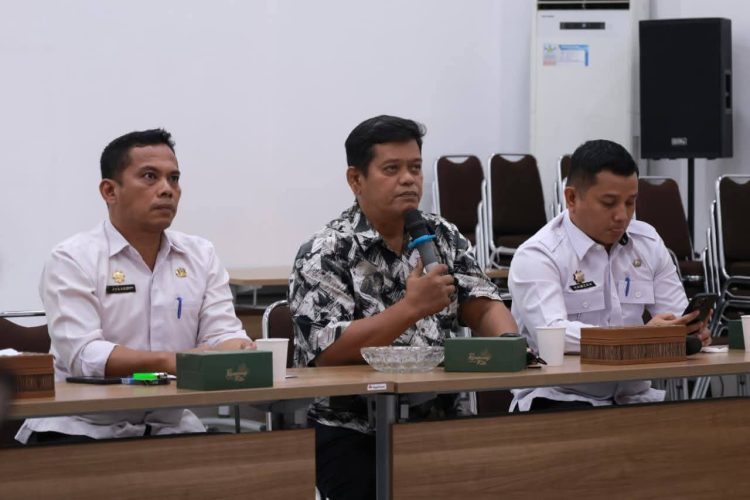 Panitia Rocky Marbun ( Tengah) Sekretaris Daerah Kota Pematangsiantar Junaedi Antonius Sitanggang ( Kiri ) dan Hamzah Fansuri Damanik ( Kanan )