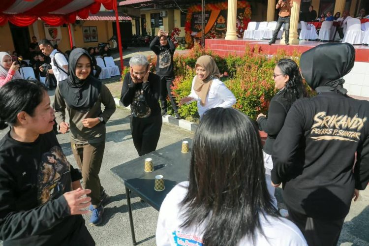 Wakil Wali Kota Pematangsiantar Herlina saat hadiri acara Hari Jadi Polwan Ke-78 di Polres Pematangsiantar.