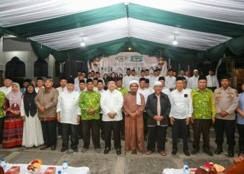 Wali Kota Pematangsiantar Wesly Silalahi saat hadiri acara pelantikan pengurus Dewan Masjid Indonesia.