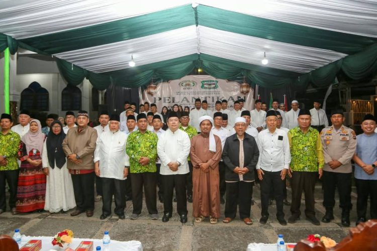 Wali Kota Pematangsiantar Wesly Silalahi saat hadiri acara pelantikan pengurus Dewan Masjid Indonesia.
