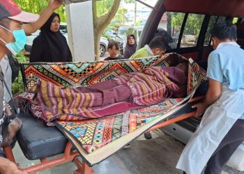Jenazah remaja 17 tahun yang meninggal karena mengegrek sawit saat berada di RSUD Djasamen Saragih. ( Humas Polres Simalungun)