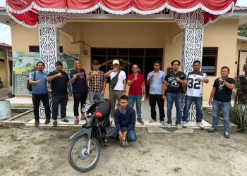 Roni pelaku pencuri lembu yang diamankan Polisi ( Humas Polres Simalungun)
