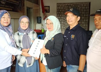 Rahayu saat mendaftarkan diri menjadi Calon Ketua PWI Siantar.