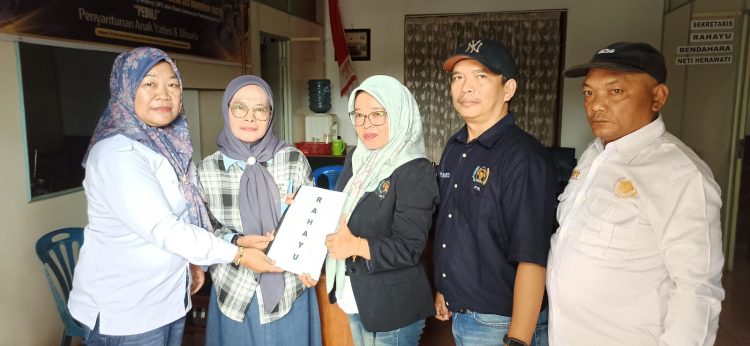 Rahayu saat mendaftarkan diri menjadi Calon Ketua PWI Siantar.