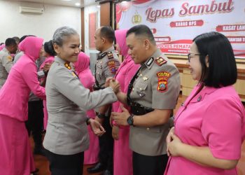 Kapolres Pematangsiantar AKBP Sah Udur Sitinjak saat acara pisah sambut beberapa personil. ( Humas Polres Pematangsiantar)