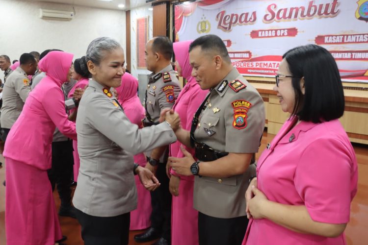 Kapolres Pematangsiantar AKBP Sah Udur Sitinjak saat acara pisah sambut beberapa personil. ( Humas Polres Pematangsiantar)