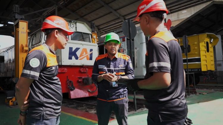 Petugas PT KAI Divre I Sumut. ( Humas PT KAI Sumut )