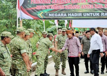 Bupati Simalungun Anton Achmad Saragih saat hadiri peresmian Jembatan Garuda ( Diskominfo Simalungun)
