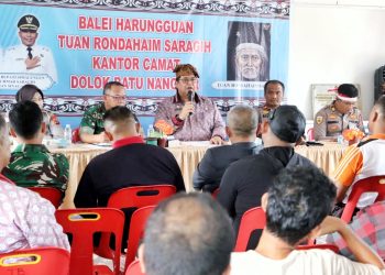 Sekretaris Daerah Kabupaten Simalungun Mixnon Andreas Simamora saat berada di Kecamatan Dolok Batu Nanggar ( Diskominfo Simalungun)