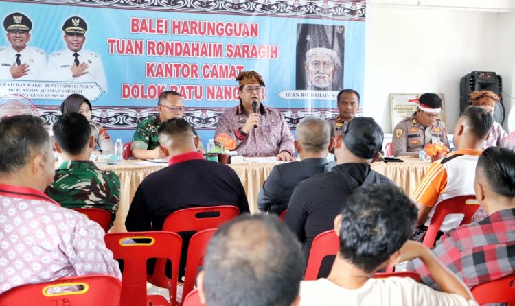 Sekretaris Daerah Kabupaten Simalungun Mixnon Andreas Simamora saat berada di Kecamatan Dolok Batu Nanggar ( Diskominfo Simalungun)