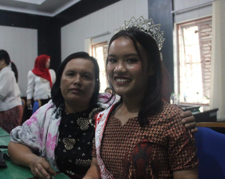Tamara Sipayung yang siap berlaga di Putri Remaja Indonesia 2026 bersama ibunya Boru Sinaga ( Ist )