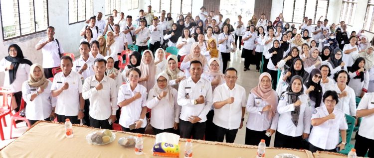 BKPSDM Simalungun saat bersama ASN di Kecamatan Dolok Batu Nanggar ( Diskominfo Simalungun)
