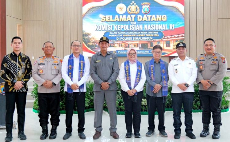 Wakil Bupati Simalungun Benny Gusman Sinaga saat bersama tim Kompolnas yang datang ke Simalungun.