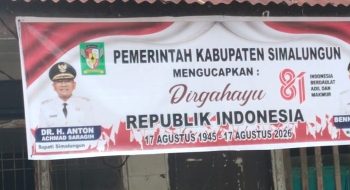 Spanduk Ucapan HUT RI-81 yang terpasang disalah satu sekolah di Simalungun ( Ist )