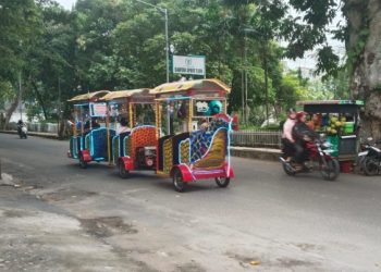 Odong-odong saat melintas dijalan Wr Supratman Kota Pematangsiantar ( Herry Sinaga)