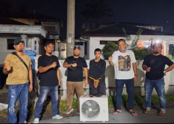 Terduga pelaku pencurian dan barang bukti yang diamankan Polisi.