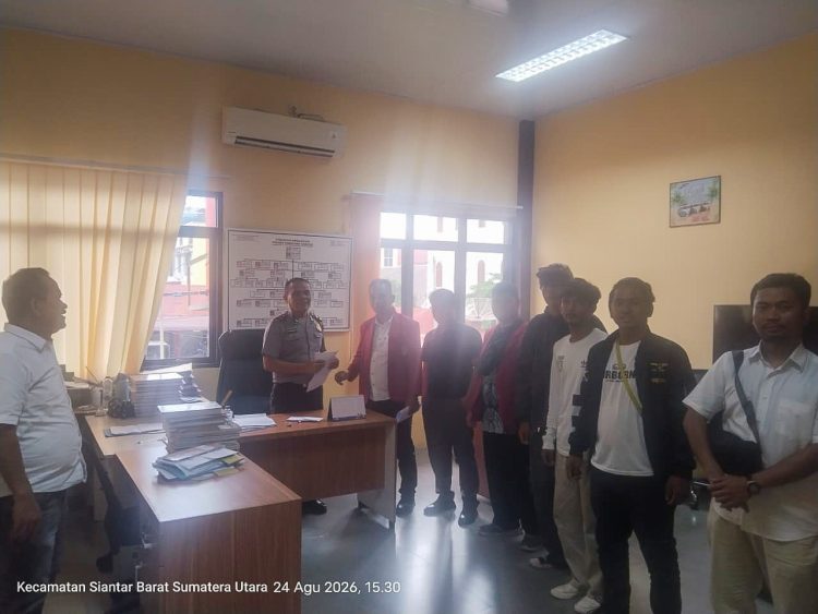 HIMAPSI saat berada di Polres Pematangsiantar ( Istimewa )