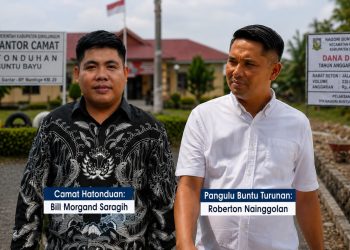 Camat Hatonduhan Billy Morgand Saragih ( Kiri ) dan Pangulu Nagori Buntu Turunan Roberton Nainggolan ( Kanan )