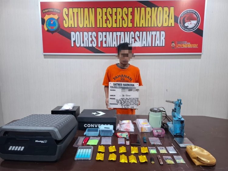 Pelaku penyalahgunaan Narkotika SWG dan barang bukti yang diamankan Polisi.