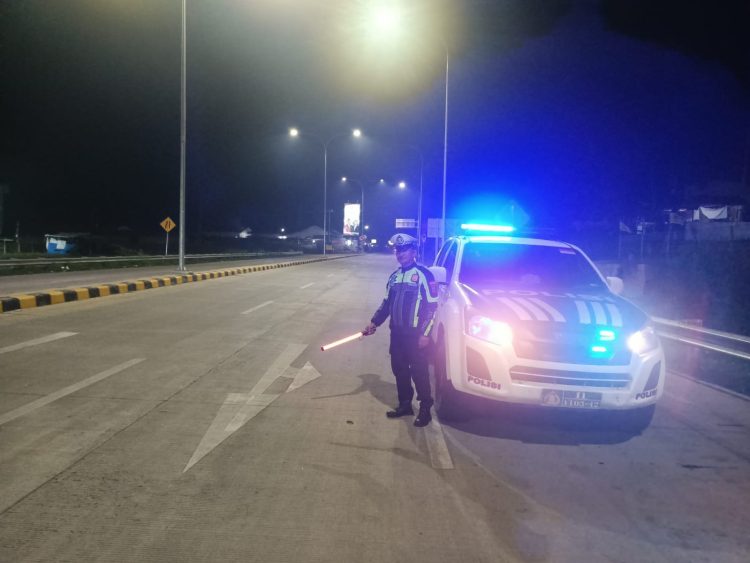 Personil Satlantas Polres Simalungun saat gelar Blue Light Patrol.