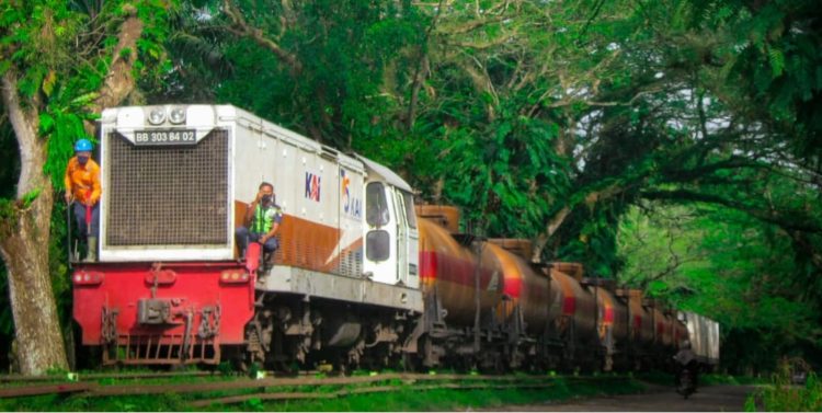 Lintasan Rel kereta api di stasiun Padang Halaban ( Humas PT KAI Divre I Sumut)