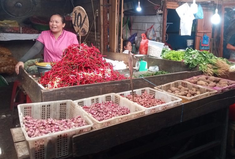 Ririn pedagang Cabai yang berada di Pasar Dwikora Kota Pematangsiantar ( Herry Sinaga )