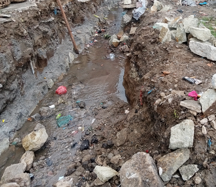 Proses pengerjaan proyek Drainase Depan Pasar Horas Jalan Merdeka Kota Pematangsiantar ( Herry Sinaga )