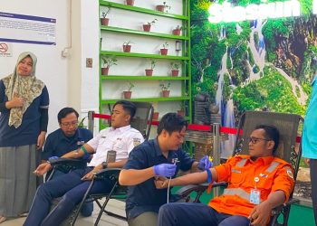 Pihak KAI Medan saat di stasiun Tebing Tinggi Donor darah.