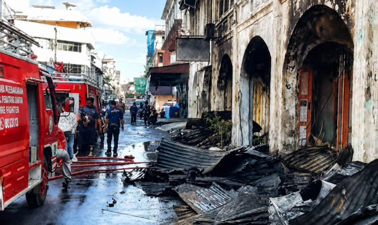 Kondisi terkini ruko yang terbakar di Jalan Bandung Kota Pematangsiantar pada Sabtu (22/8/2026) malam ( Herry Sinaga )