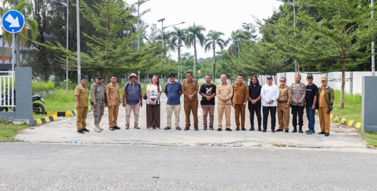 Pihak Pemko Pematangsiantar dan panitia Road Race saat tinjau kembali lokasi sirkuit. ( Diskominfo Kota Pematangsiantar )