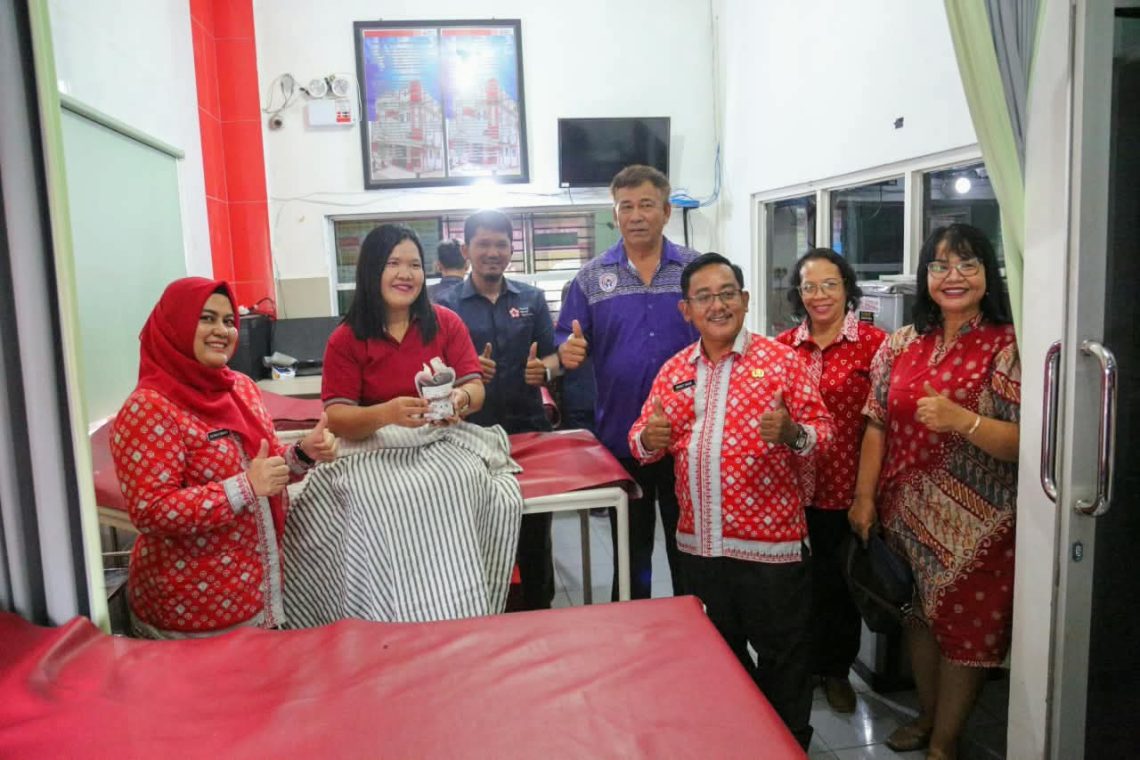 Dinas Koperasi, UKM, dan Perdagangan Kota Pematangsiantar saat gelar donor darah. ( Diskominfo Pematangsiantar )