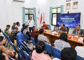 Kepala Dinas Kominfo Pematangsiantar, Johannes Sihombing saat memaparkan tentang Pustaha ( Diskominfo Pematangsiantar )