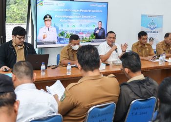 Kepala Dinas Komunikasi dan Informatika (Kominfo) Kota Pematangsiantar Johannes Sihombing saat menyampaikan pemaparan terkait Perwa Smart City ( Dinas Kominfo Pematangsiantar )