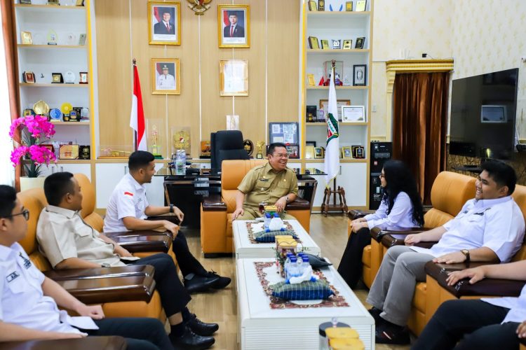 Wali Kota Pematangsiantar Wesly Silalahi saat menerima kunjungan dari HIPMI Sumut ( Diskominfo Pematangsiantar )