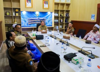 Wali Kota Pematangsiantar Wesly Silalahi saat menerima kunjungan FKUB Kota Pematangsiantar. ( Diskominfo Pematangsiantar )