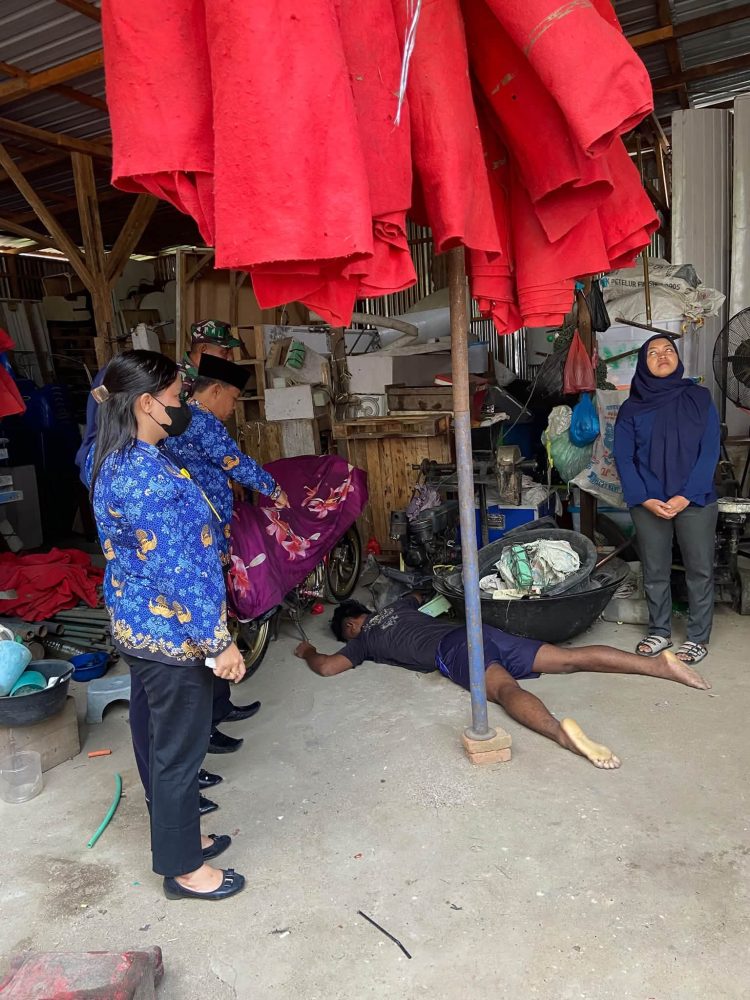 Pria yang ditemukan dalam keadaan tertelungkup tidak bernyawa ( Facebook Indah Kirana )