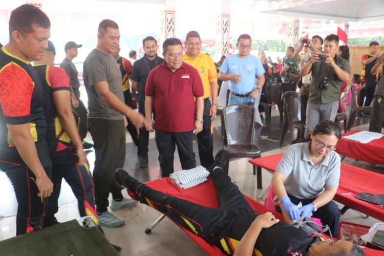 Wali Kota Pematangsiantar Wesly Silalahi saat hadiri acara Baksoskes yang dilaksanakan oleh Kodim 0207/Simalungun ( Diskominfo Pematangsiantar )