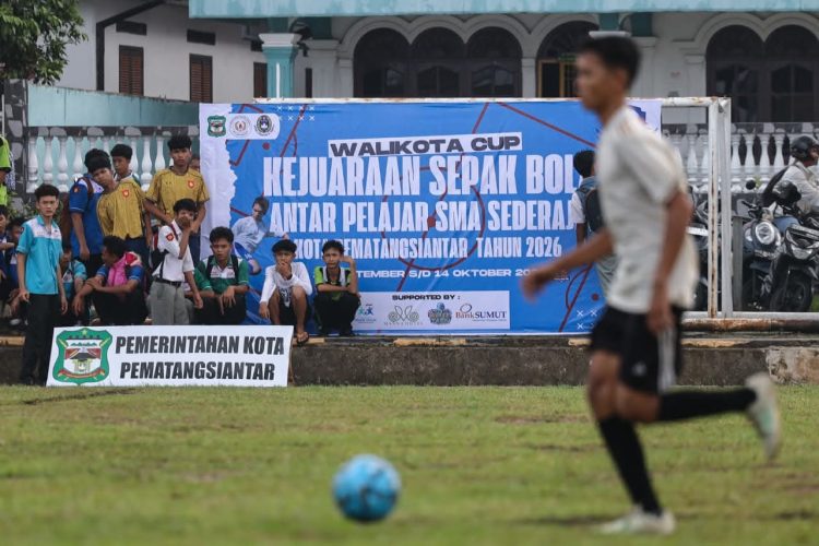 Pembukaan Wali Kota Cup Siantar kejuaraan sepak bola antar pelajar SMA. ( Diskominfo Pematangsiantar )