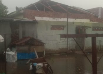 Salah satu rumah warga yang terdampak puting beliung di Simalungun.