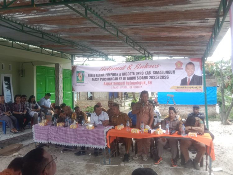 Wakil Ketua DPRD Kabupaten Simalungun Bona Uli Rajagukguk saat reses di Kecamatan Hutabayu Raja.