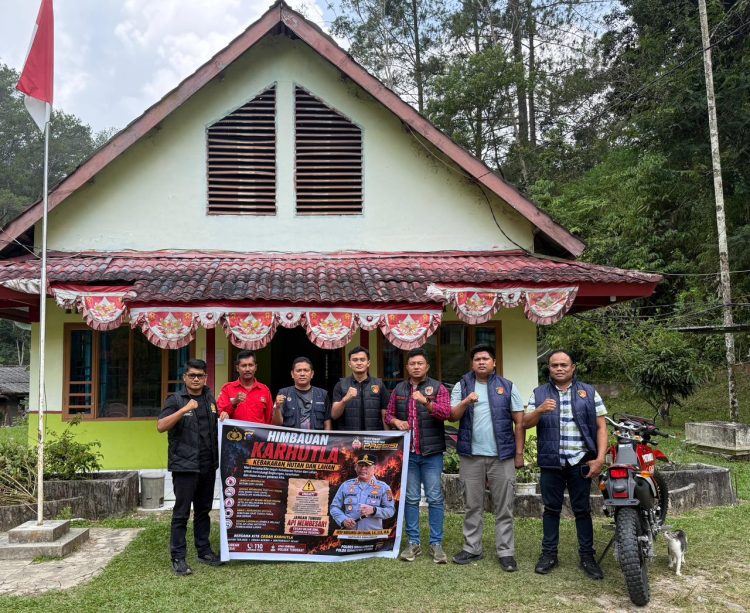 Sat Reskrim Polres Simalungun saat melakukan himbauan Karhutla. ( Humas Polres Simalungun )
