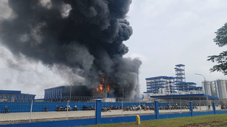 Lokasi kebakaran yang terjadi di Pabrik Eviyap Kek Sei Mangkei, Simalungun.