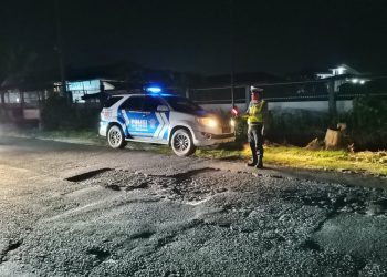 Personil Sat Lantas Polres Simalungun saat berada di jalur Siantar - Perdagangan melakukan patroli malam.( Humas Polres Simalungun )